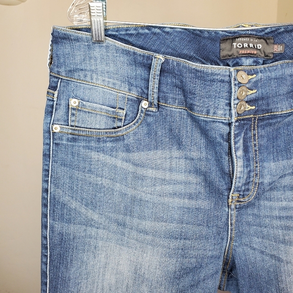 Torrid 3 Button Distressed Skinny Jegging Jean - Picture 3 of 13